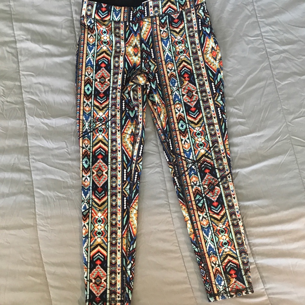 Mossimo Aztec Print Workout Leggings Size Medium
